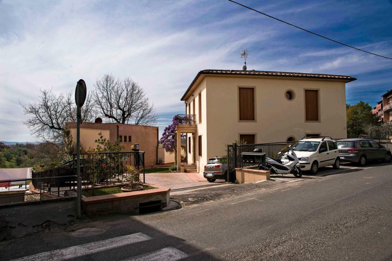 Casa Il Glicine A Due Passi Dal Centro Lägenhet Siena Exteriör bild