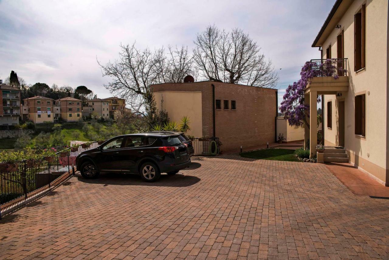 Casa Il Glicine A Due Passi Dal Centro Lägenhet Siena Exteriör bild